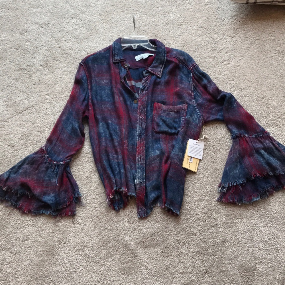 Vintage Havana shirt with fringed flared sleeves.